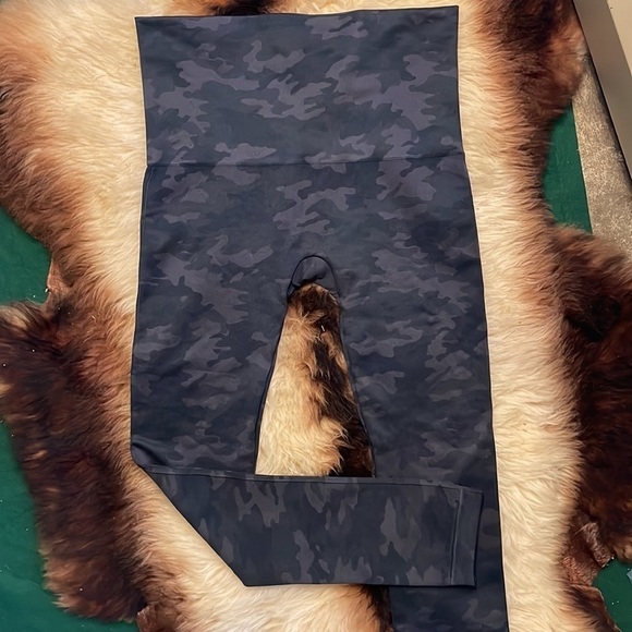 Spanx Look at Me Now Camouflage Hi Rise Seamless Leggings - Picture 4 of 6